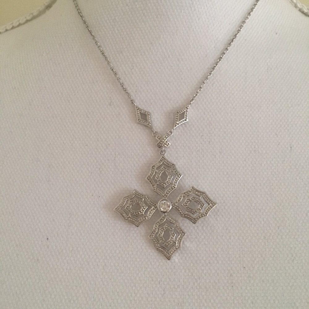 NWOT 4‎ Leaf Necklace with Bezel Set CZ Stone